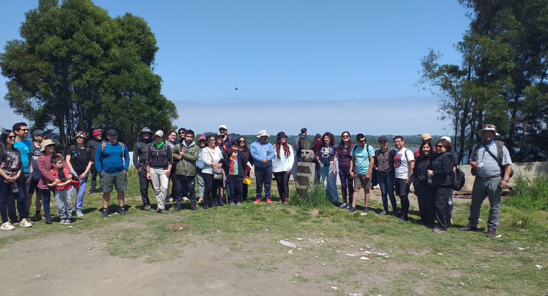 Limpiando el Cerro Chepe con la comunidad