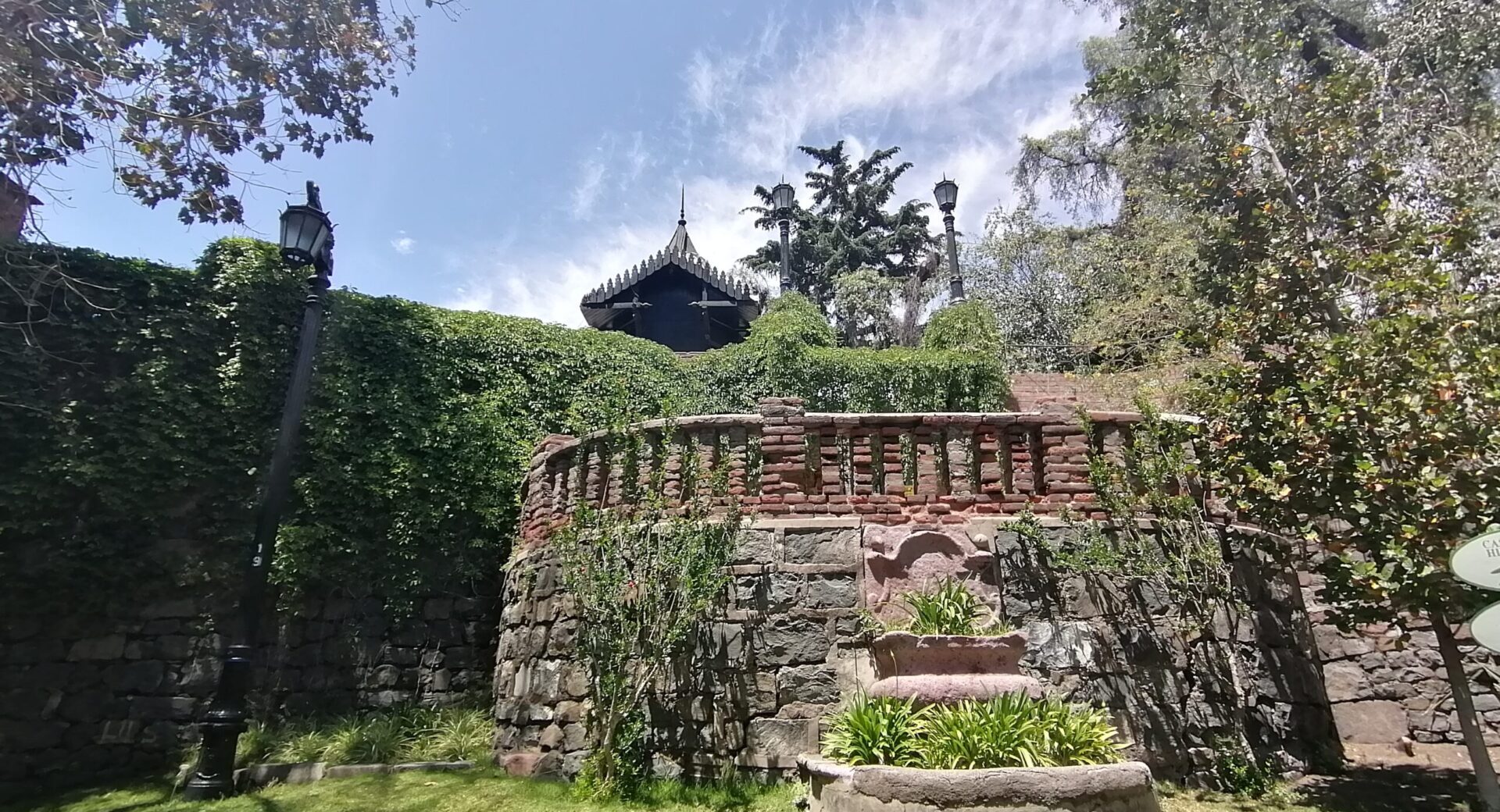 Descubre el Cerro patrimonial Huelén-Santa Lucía